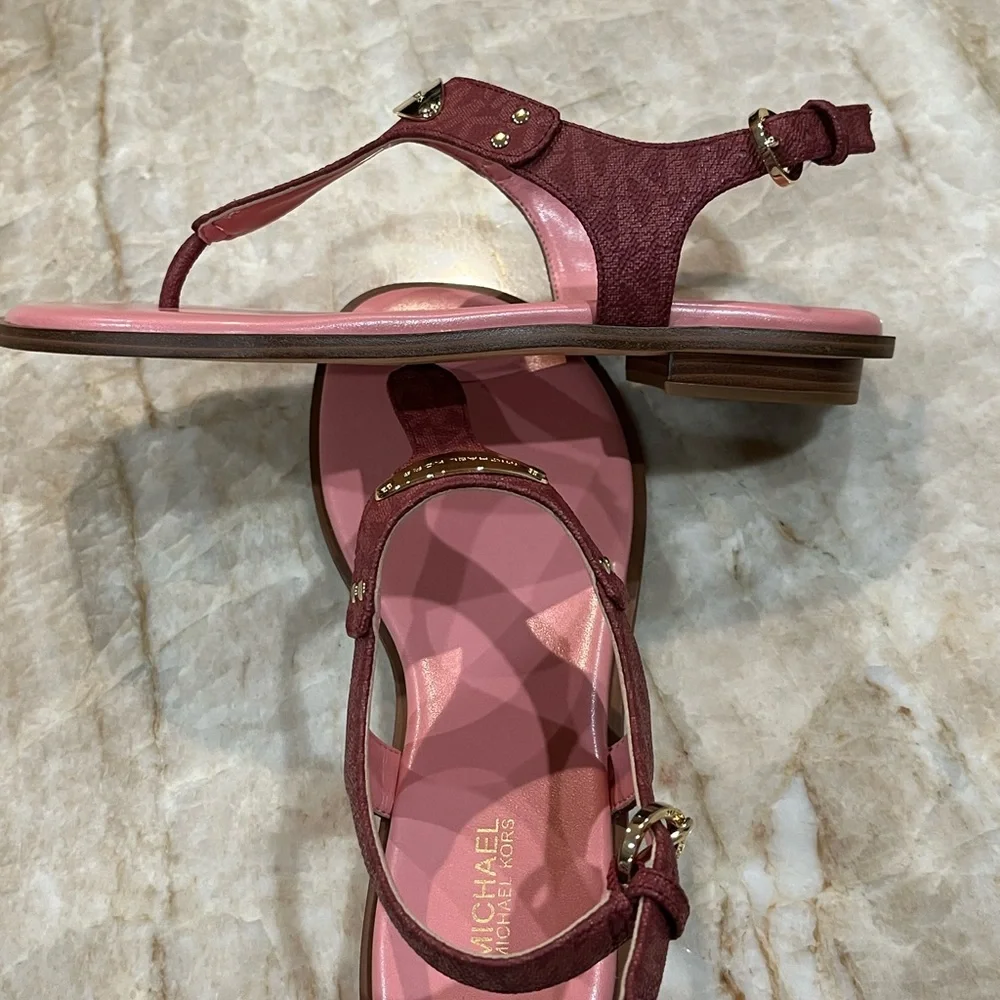 Michael Michael Kors Women’s MK Plate Thong Sandals. NEW - Picture 5 of 8